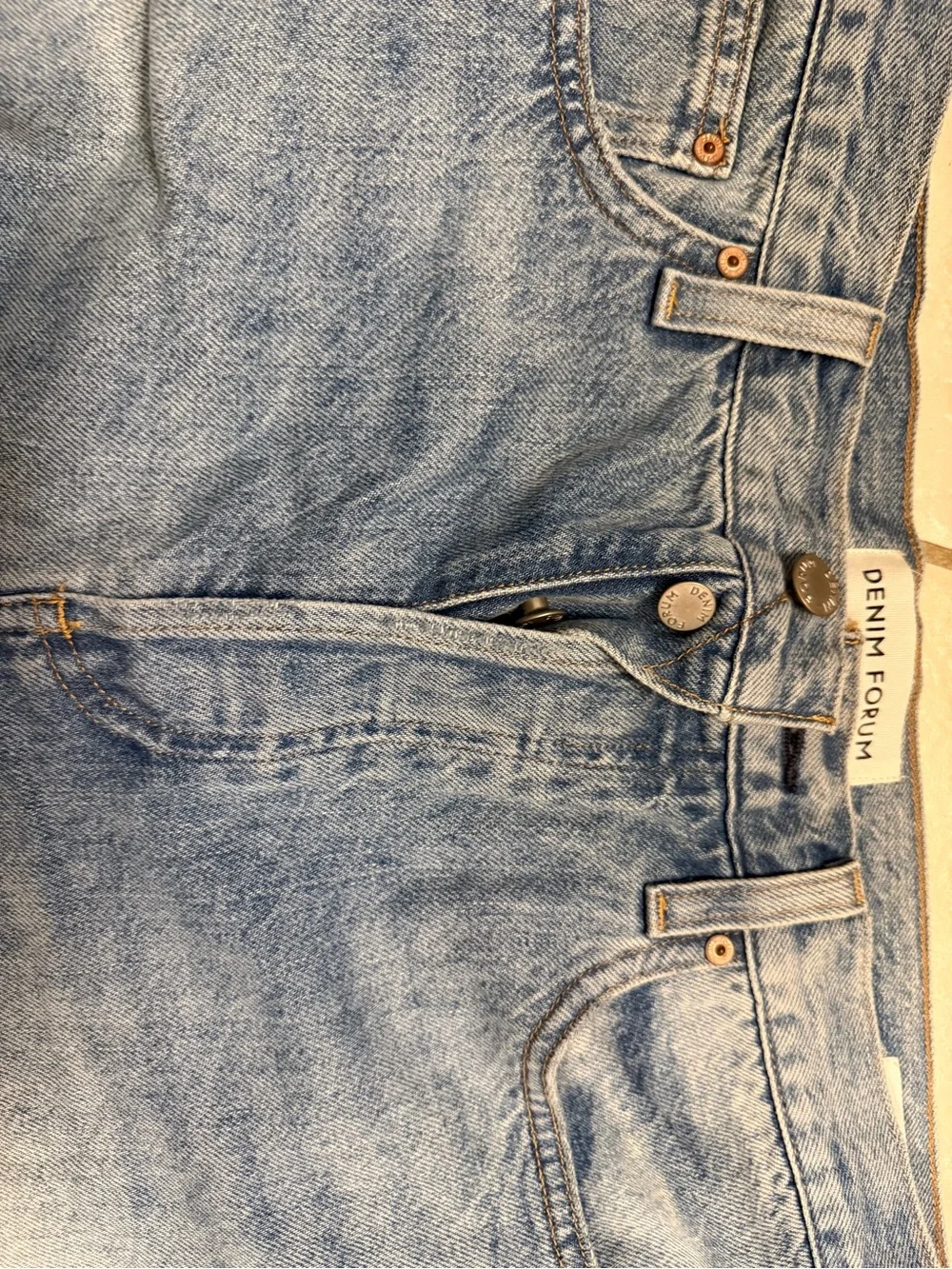 DENIM FORUM- Aritzia Light Wash Frayed Hem Denim Shorts